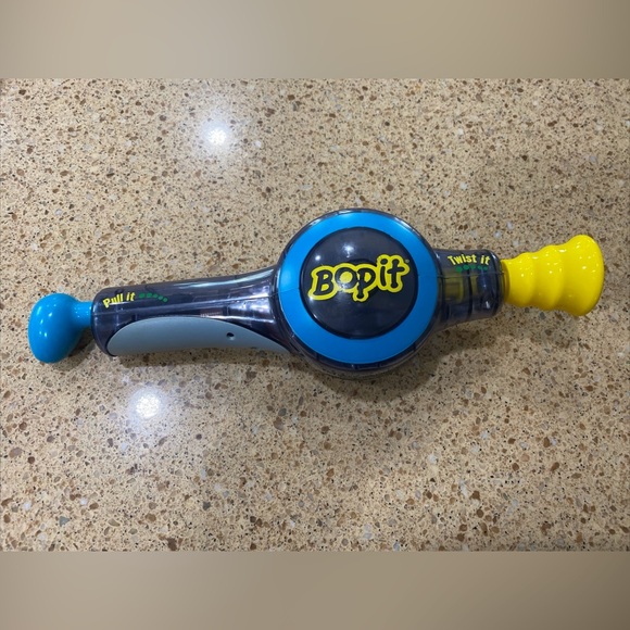 Bop It! 2002 Hasbro Electronic Handheld Game Vintage Tested Works Great - Picture 4 of 4